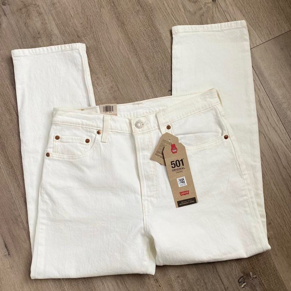 BNWT Levi 501s